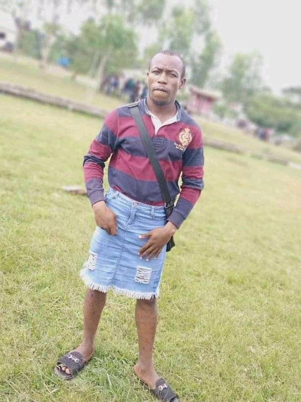 funaiparrot's tweet photo. How #TripleE wan take use Twitter?
Man wey no geh sense go d wear him girlfriend skirt, to learn how to use Twitter go hard  am to learn https://t.co/nMul9CHf55 https://t.co/ChFxWU7lHC