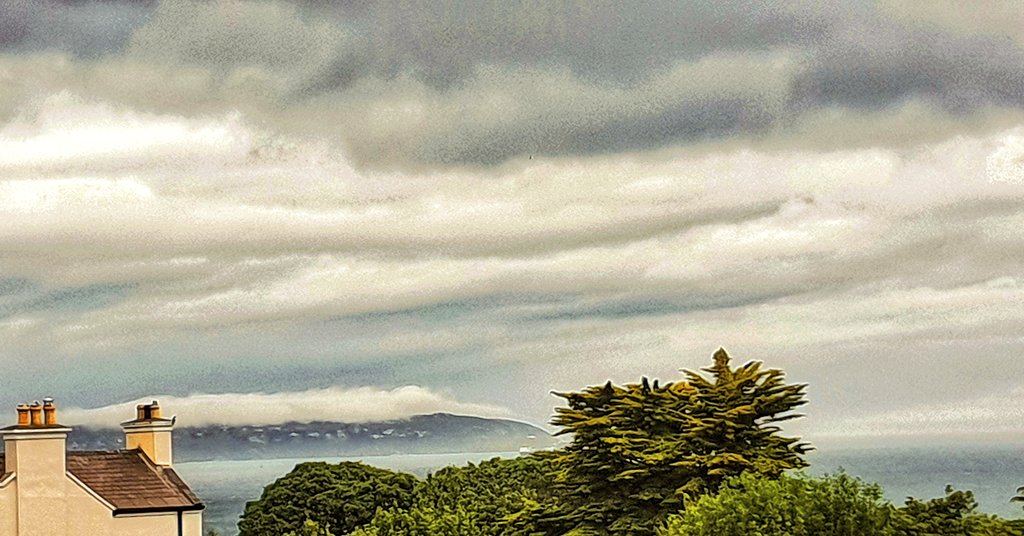 karin_isabella's tweet photo. Cloud sitting on Howth this morning 🌫
#StormHour #BedView https://t.co/TvITR0M8bu