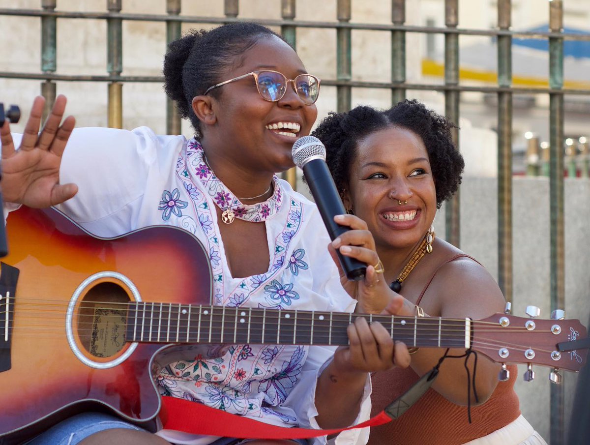Juneteenth2020's tweet photo. BLACK JOY in Madrid, Spain ✊🏾🖤 Photos by: @sofaswain

📸 https://t.co/jK3JWnanFN via https://t.co/keW5yXjDOh https://t.co/oeOSsv9E14
