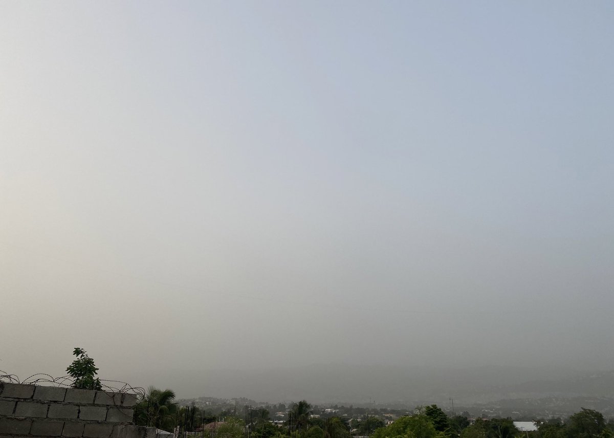 Pwoteksyonsivil's tweet photo. ⚠️ Alerte #Pollution de l'air. #Haïti #Brume de #sable.

‼️La prudence est de mise‼️ https://t.co/Pd2ih9cCFD