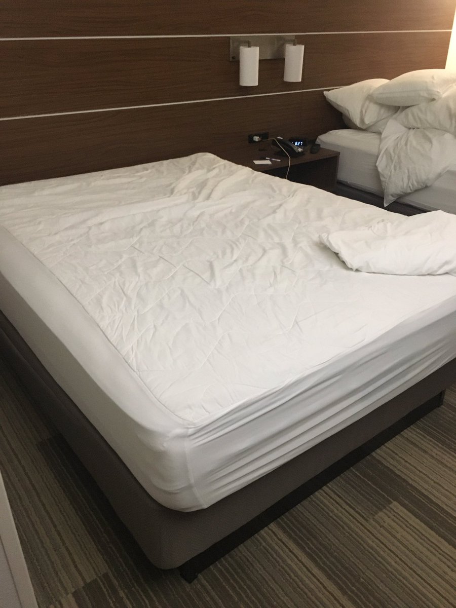 HoboNotebook's tweet photo. If you stay in a @HolidayInn right now and want clean bedding for your 2 weeks stay, you get the opportunity to change your own sheets and take your own trash! I guess they call this the #coronavirus special. #Travel #COVID19tx #covid19 https://t.co/3Zyq7FrImZ