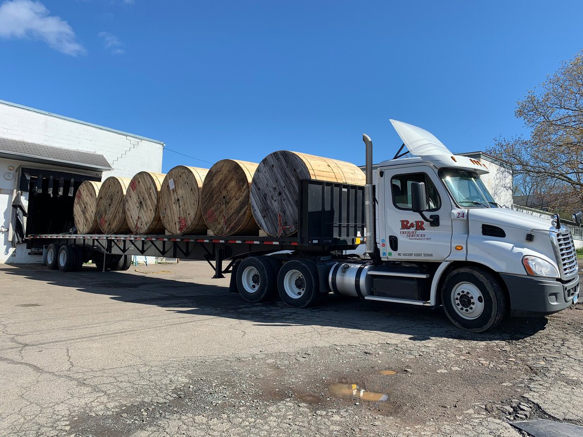 rrfreight's tweet photo. We are proud to be your only stop for your transportation needs, which we back with our superior customer service.  #rrfreight  #freight  #trucking https://t.co/TtdUsiEM7i