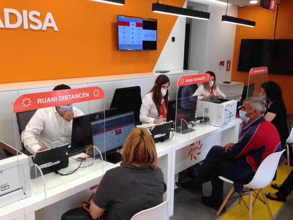 ADISA_Al's tweet image. 👉Në të gjitha Qendrat #ADISA ofrohet asistencë e plotë për rezervimin online dhe aplikimin për Kartë Identiteti dhe Pasaportë Biometrike.
👉 Asistencë e plotë për të gjitha shërbimet online që ofrohen nëpërmjet portalit e-albania.
👉Informohu për shërbimet publike në📞0800 0118!