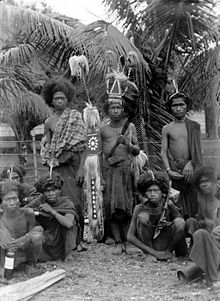 ... their descent to a common ancestor.The social fragmentation that exists in Melanesia is extraordinary. PNG hosts more than 900 mutually incomprehensible languages, nearly 1/6th of all of world's extant tongues. Solomon Islands, with a population of only 500,000,... /2