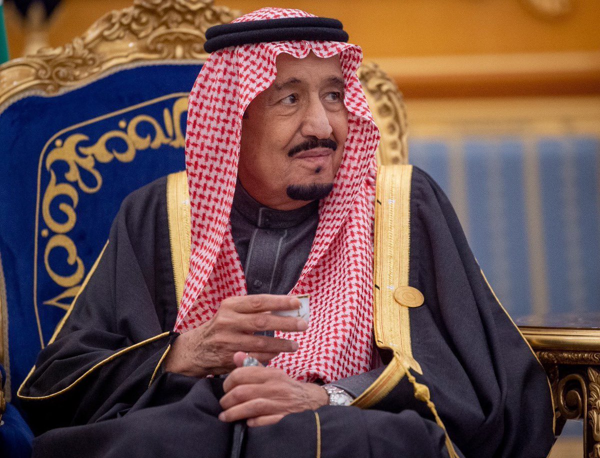 MahmoudShakal01's tweet photo. نسال الملك سلمان حفظة الله باسم العروبة والاخوة ان يقف مع ابنائه ويعفوا عن مخالفي نظام الاقامة وبصمة الحج حظر التجول من خالف الاقامة ليس بسببة ومن خالف بصمة الحج خدعة مكتب الحجوزات ووقع ضحية وفريسة ومن خالف الحظر فلهو ظروف طارئة العفو يا ملك الانسانية
#اعفاء_مخالفين_نظام_الاقامه https://t.co/xz6XmP3Wyz
