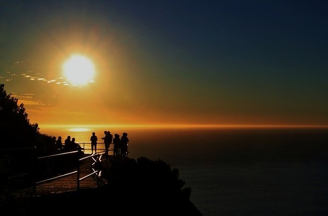 VisitMagazine's tweet photo. Photo By cocoparisienne | Pixabay 
 #sunset #eveningsky #landscape #capetown #southafricatravel #africatravel #far #drivingview https://t.co/yGx7Kt8gK4