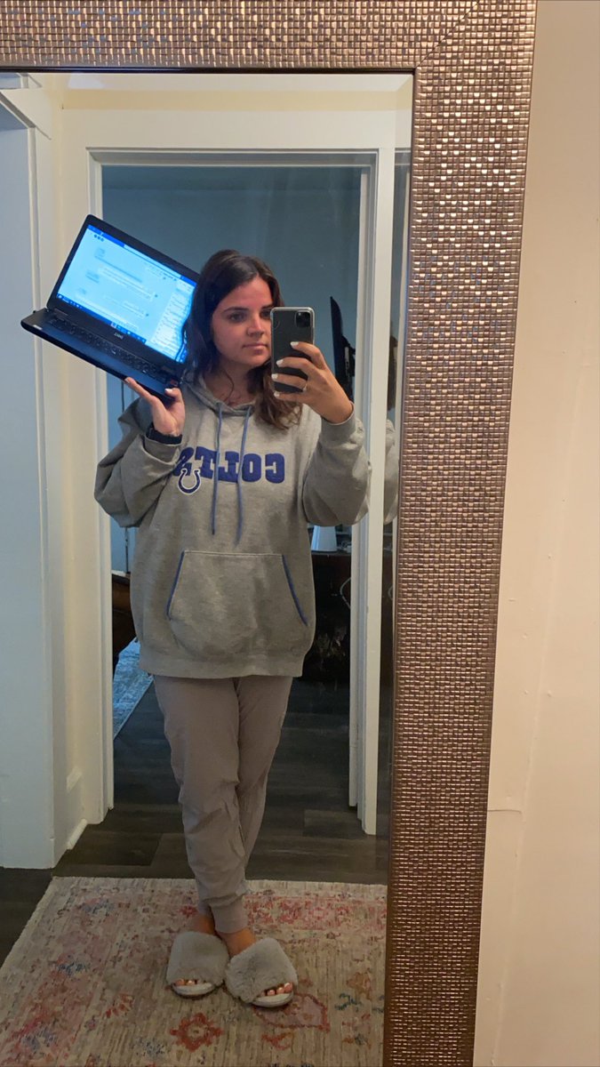 t_kitt's tweet photo. Me checking myself out on my way to the living room from my bed #grayfit https://t.co/1o7l0ZjXHN
