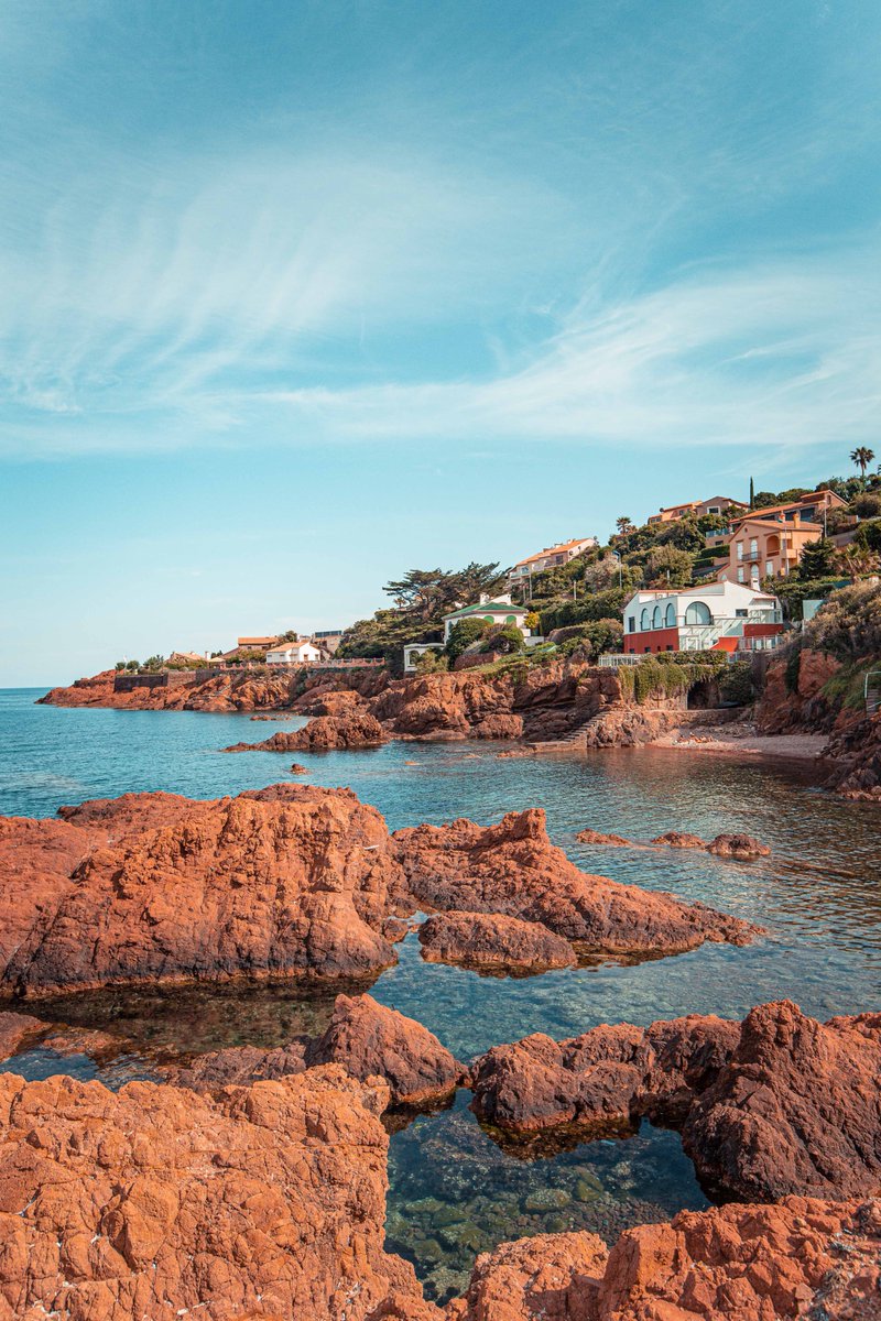 ManonSuene's tweet image. L’Esterel 🧡 une terre rouge et une mer D’azur. Je prends souvent le train et je peux vous dire que lorsque le TER passe par l’Esterel, tout le monde fait « waouuuuw » #onatousbesoindusud #cotedazurfrance @EsterelCoteAzur @VisitCotedazur 

manonsuenepradier.fr