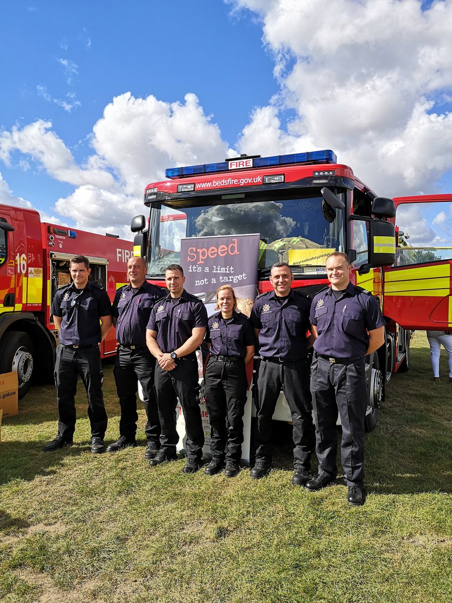 bedspolice's tweet photo. Today is the @UN #PublicServiceDay and we are celebrating our amazing colleagues @BedsFire @EastEnglandAmb @Bedfordhospital @LandDHospital and thank them for the work they do to keep our communities safe. It is so important, especially now, to appreciate our #publicserviceworkers https://t.co/V95gdYBw6j
