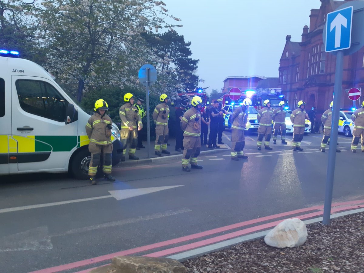 bedspolice's tweet photo. Today is the @UN #PublicServiceDay and we are celebrating our amazing colleagues @BedsFire @EastEnglandAmb @Bedfordhospital @LandDHospital and thank them for the work they do to keep our communities safe. It is so important, especially now, to appreciate our #publicserviceworkers https://t.co/V95gdYBw6j