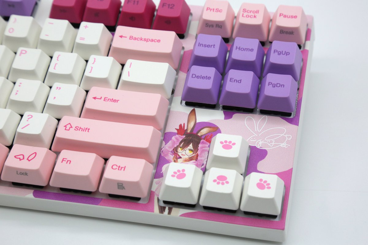 実は、ロボ子さんモデル(@robocosan )のキーボードをVARMILO