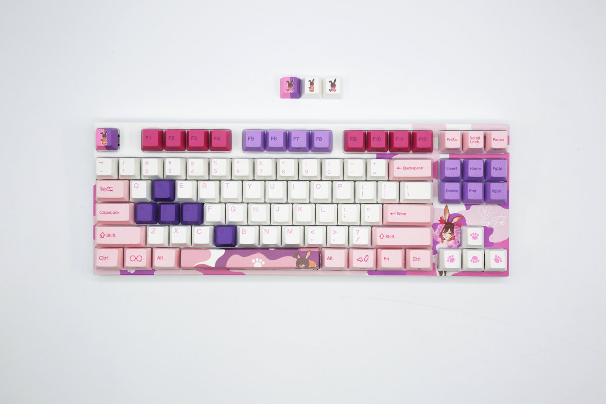 実は、ロボ子さんモデル(@robocosan )のキーボードをVARMILO 