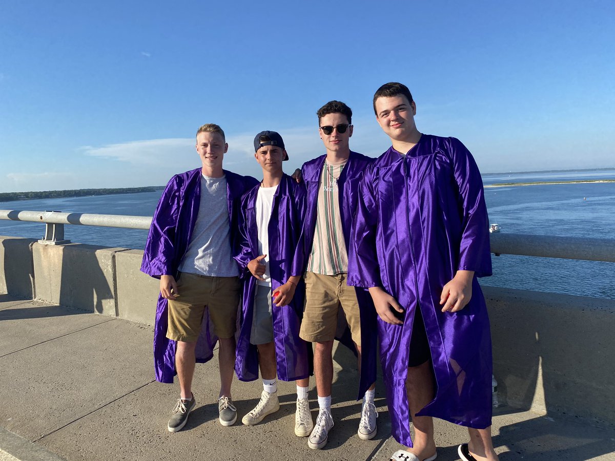 kbishop_ART's tweet photo. Thank you again to all of you who made this possible and thank you to everyone who continues to support to our seniors! #classof2020 #hbclassof2020 @hbschools @hbhsclassof2020 #WeAreHB #engageHB #HBstrong https://t.co/1Qldca6clo