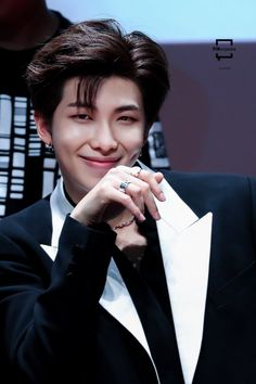 RimaCk8's tweet photo. #worldwideleaderRM 
#RMperfect 
#RMunique 
Sana olan bu hayranlığım hiç bitmesin😭💜🐨 https://t.co/PVxWybdSn4