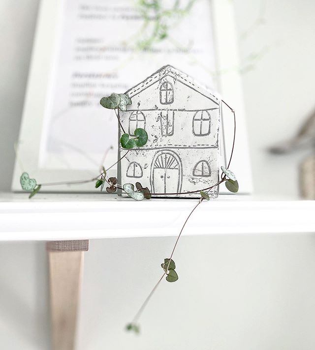 MyTastefulSpace's tweet photo. 🌿
🌿Home is where the hearts are🌿
🌿
I guess I can say my Strings of Hearts moved to a new home!
This little house planter is perfect for my hearts💚, and totally depicts the spirit of this plant in our home!
🌿
I find th... https://t.co/4CXnTjQMUu