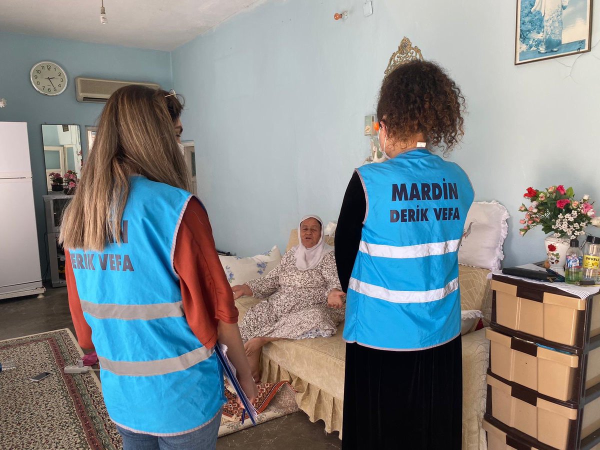 #VSDG ekiplerimiz, Cumhurbaşkanlığımız tarafından 65 yaş ve üstü vatandaşlarımıza hediye olarak gönderilen ve içinde Cumhurbaşkanımız Sayın Recep Tayyip ERDOĞAN’ın mektubunun da bulunduğu hediye paketlerini “Değerli Yaşlılarımıza” ulaştırmaya devam ediyor.