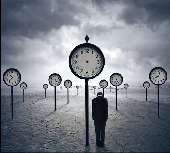 "Öfkelisindir, kırgınsındır, bitkinsindir ama sessiz kalırsın. Sonra elin yanlışlıkla bir şeye takılır, bir şeyler kırılır, bağırırsın. Büyük şeyleri içinde bastırdığın için, #küçük şeylere tahammül edemez noktaya gelirsin."
 #yorgunsundur