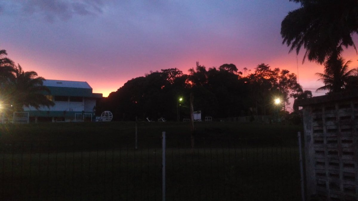 farisyogaaa's tweet photo. mulai cinta sama langit sumatra tapi kangen sama senja di cibinong. tunggu aku pulang :') https://t.co/EEgu9vQg7r
