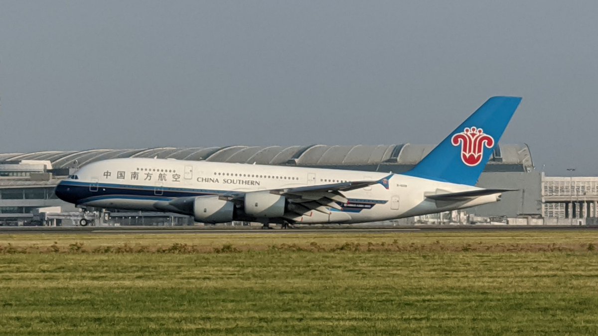 MikeTango85's tweet photo. CZ8431 from Guangzhou to Toronto https://t.co/vgGWcFmaL0
 A first for @TorontoPearson and terminal 3!! China Southern A380

#AvGeek #A380 https://t.co/rpxZKWlsOq
