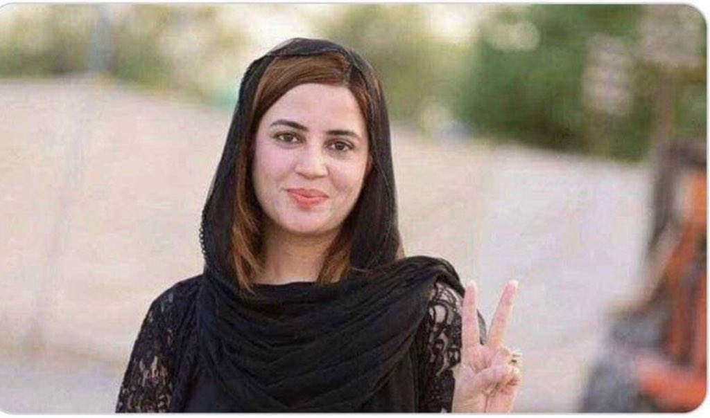Aleem09118927's tweet photo. Spill the beans means 
" lobia gira dain"
#zartajgulwazeer https://t.co/QtbhEpP8QZ