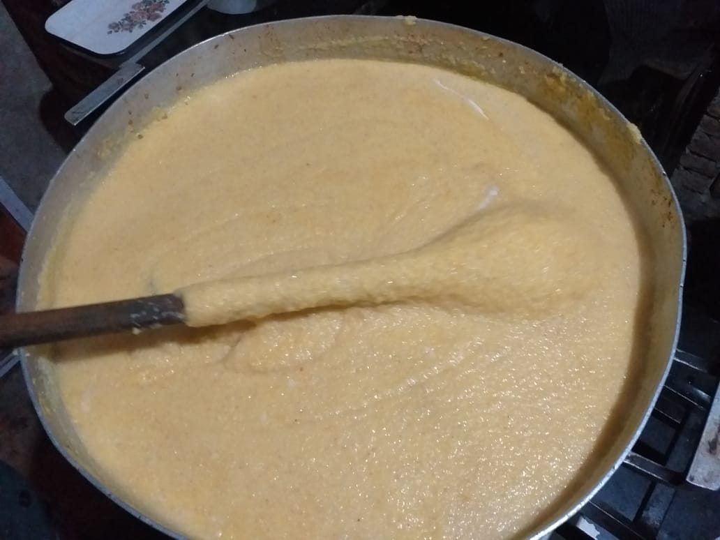 fetraeslamatan1's tweet photo. 👉🏾AYER  lxs compañerxs estuvieron realizando la cena, Polenta con Salsa 😋 en Gonzslez Catan  en el Comedor ✔️ Sigo por Vos.

👉🏾Por qué a la emergencia sanitaria ⛑️ la combatimos con solidaridad y organización. Por qué entendemos que nadie se salva solo❗ https://t.co/DNFdVT73Bs