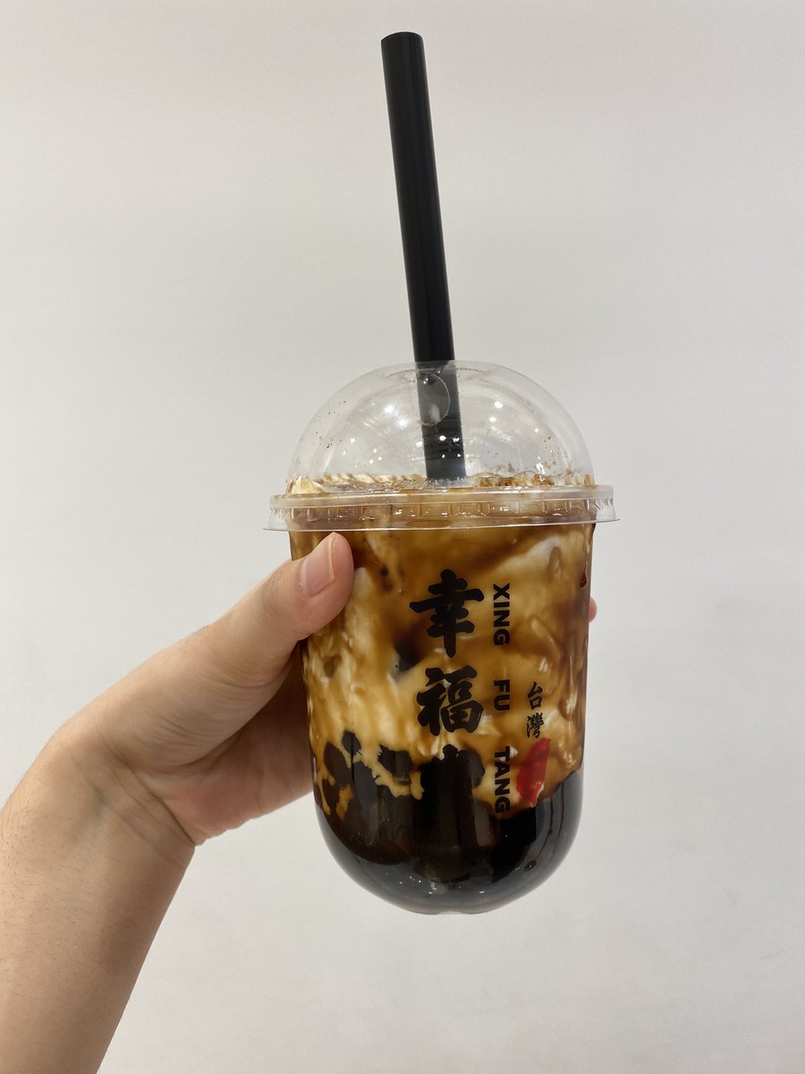 bellabelle_w's tweet photo. Xing Fu Tang ☔️
ร้านชานมไข่มุกเจ้าดังของไต้หวัน~ เมนู singature ที่ร้านคือ Brown Sugar Boba Milk 💗 รสชาติอร่อย ไข่มุกนุ่ม นมรสชาติดีมากกลมกล่อมสุด มีเม็ดน้ำตาลกรุบๆ ส่วนตัวให้ 10/10ค่า~ 
📍Siam square ซอย 1
💸 140 บาท
@aroii #อร่อยไปแดก #อร่อยบอกต่อ #ไว้รีวิวห้ามขายของโว้ยย https://t.co/mMv2GiD9Sq