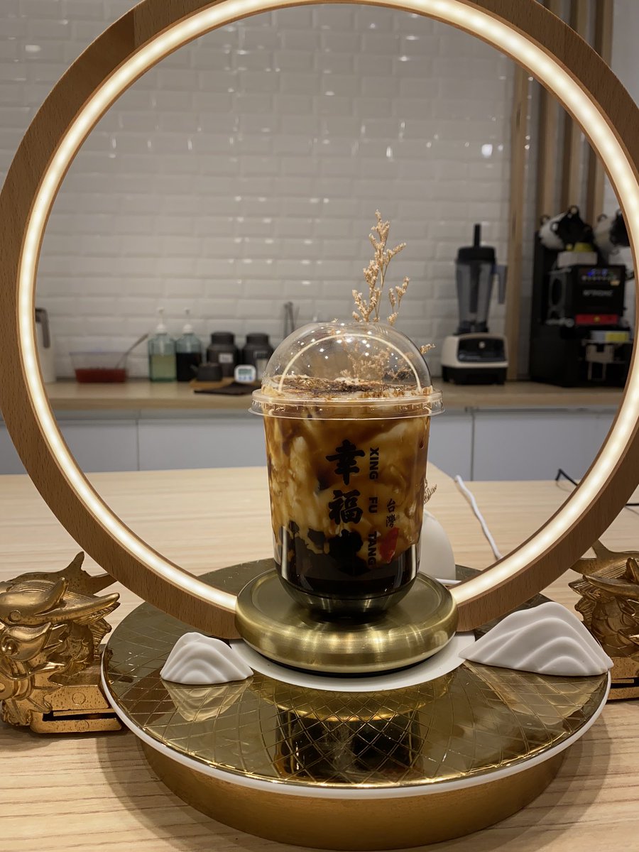 bellabelle_w's tweet photo. Xing Fu Tang ☔️
ร้านชานมไข่มุกเจ้าดังของไต้หวัน~ เมนู singature ที่ร้านคือ Brown Sugar Boba Milk 💗 รสชาติอร่อย ไข่มุกนุ่ม นมรสชาติดีมากกลมกล่อมสุด มีเม็ดน้ำตาลกรุบๆ ส่วนตัวให้ 10/10ค่า~ 
📍Siam square ซอย 1
💸 140 บาท
@aroii #อร่อยไปแดก #อร่อยบอกต่อ #ไว้รีวิวห้ามขายของโว้ยย https://t.co/mMv2GiD9Sq