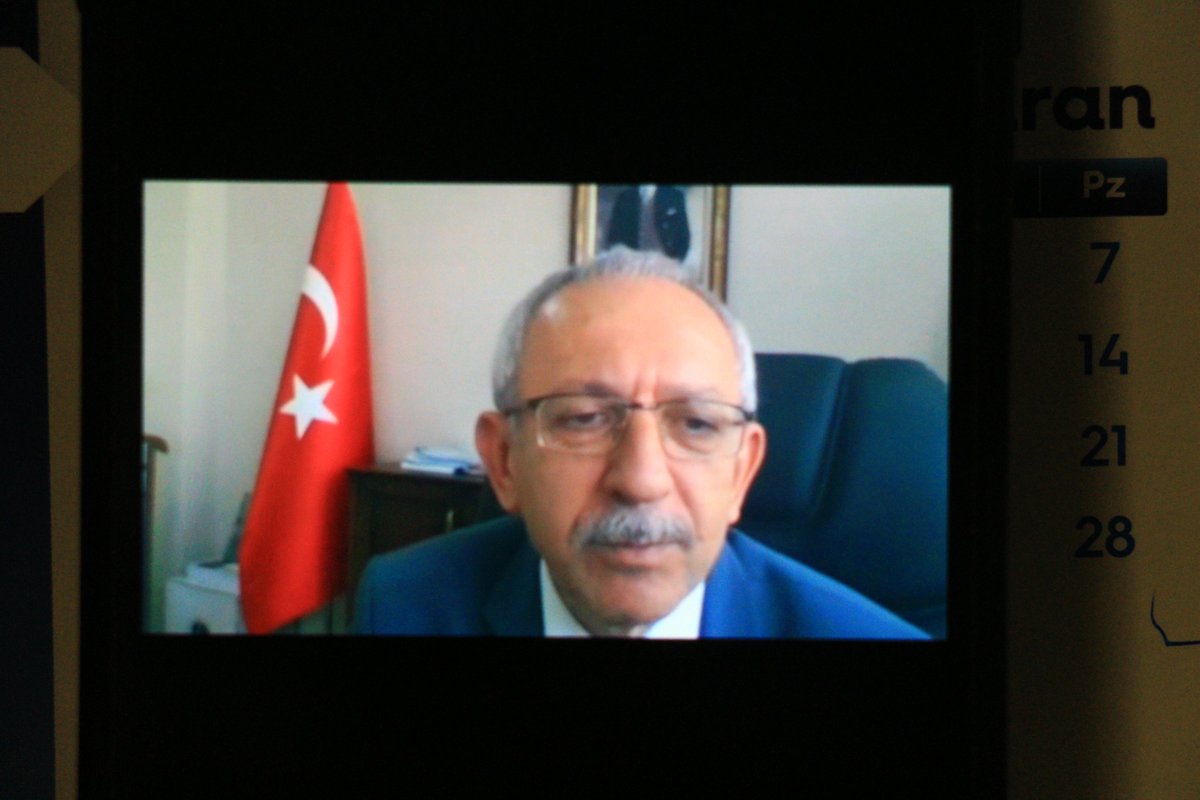 turcekder's tweet photo. TÜRÇEK dernek başkanımız Prof. Dr. Ahmet Emre Bilgili, türbelerde görevli arkadaşlarımızla online olarak düzenlenen programa katıldı. Katılımcılara türbelerin önemi, görev yapmanın sorumlulukları üzerine soru cevap yöntemiyle bir sunum gerçekleştirdi. https://t.co/bWBh80lFII https://t.co/5ljSfHkxC5