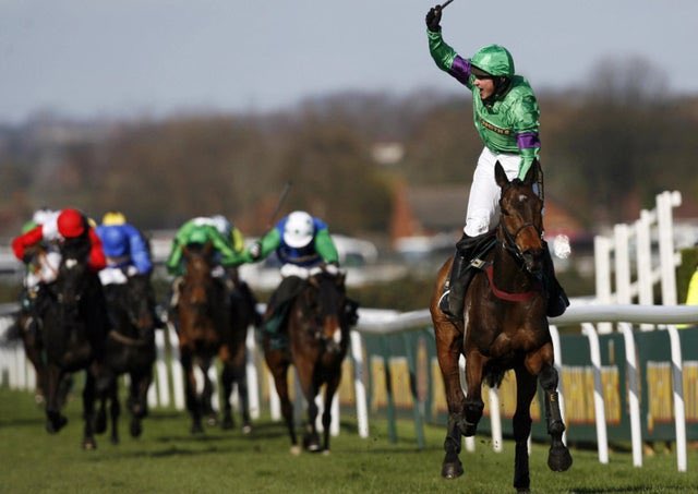 So sad to hear that Liam Treadwell has died, he won the Grand National on Mon Mome at 100/1. Our thoughts are with his family and friends! 🧡