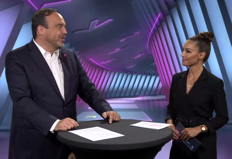 Unser GF <a href="/HRickmann/">Hagen Rickmann</a> eröffnet die virtuelle #DigitalX gemeinsam mit Moderatorin @ECKES_NAZAN