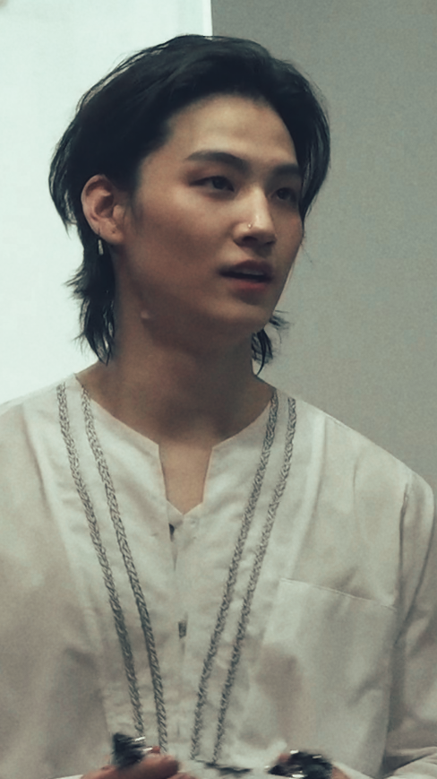coconutverbena's tweet photo. not to be a Jaebeom trash, but ugh Jaebeom, why you gotta look good all the time? https://t.co/5UOVyLdDtY