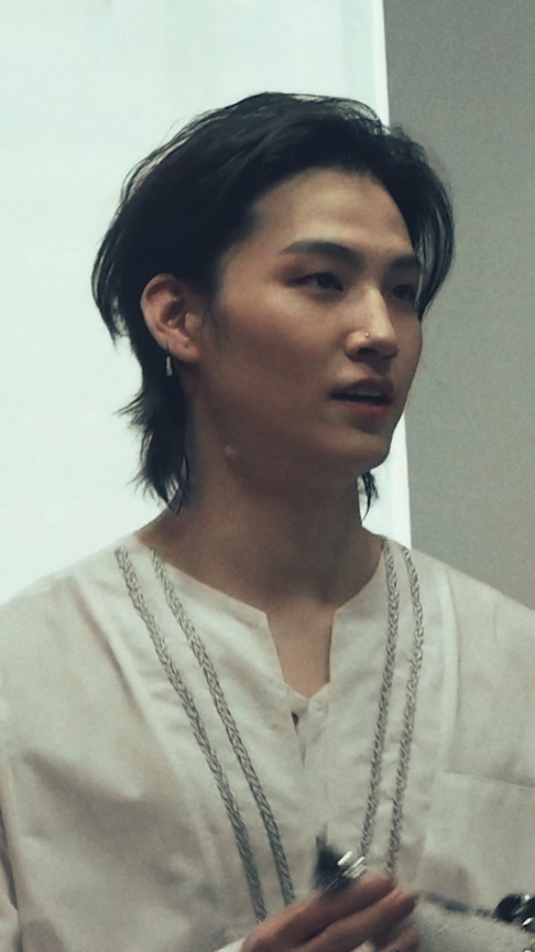 coconutverbena's tweet photo. not to be a Jaebeom trash, but ugh Jaebeom, why you gotta look good all the time? https://t.co/5UOVyLdDtY