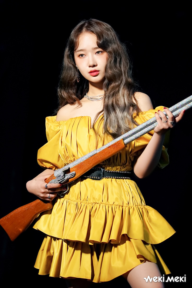she's so beautiful these look like paintings