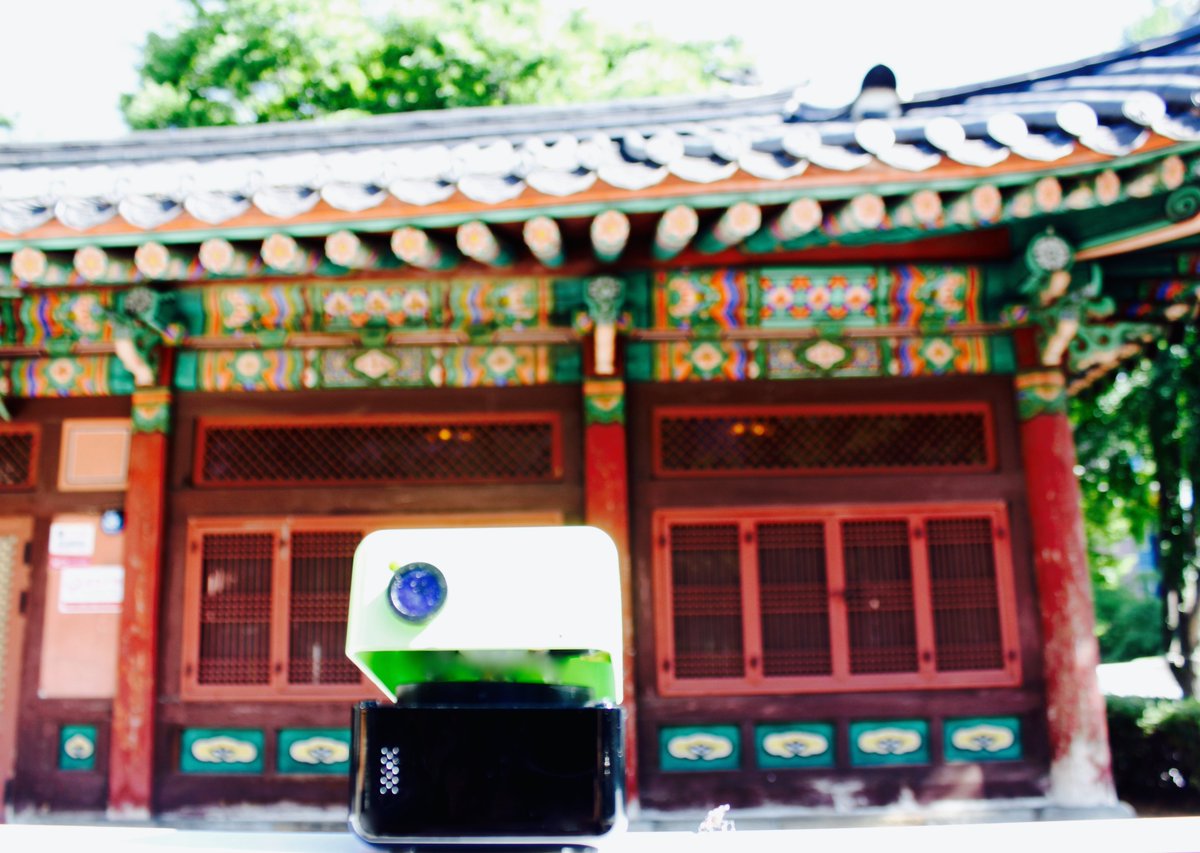 Plen Robotics Plencube In Jogyesa Temple In Seoul South Korea 韓国仏教界の最大宗派曹渓宗総本山曹渓寺 ソウル 中心部にある韓国で最大の木造建物です 19年代朝鮮後期の建築様式に特徴の花模様が華やかです Traveltuesday Travel