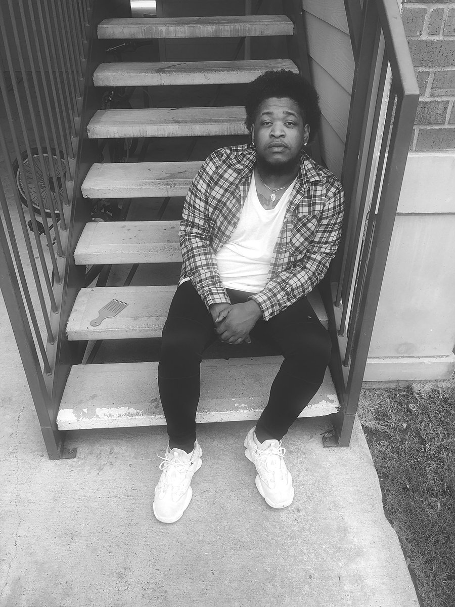 TheRealBubbaT's tweet photo. Its my birthday maneee &amp; my project drop 6 pm 💪🏾😁 https://t.co/uagpcPIDJa