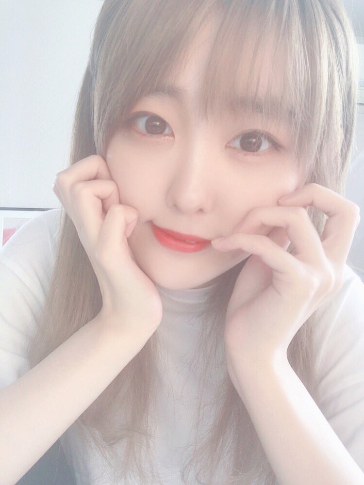 若宮伶奈 ミスid22俳優賞 更新少なくてごめんヨゥ 最近化粧がうまくできなくて 茶髪で似合う服がなかなか見つからなくて困ってる 美容院行けばいい話だからこの話はお口チャック T Co Ktlige5ry3 Twitter