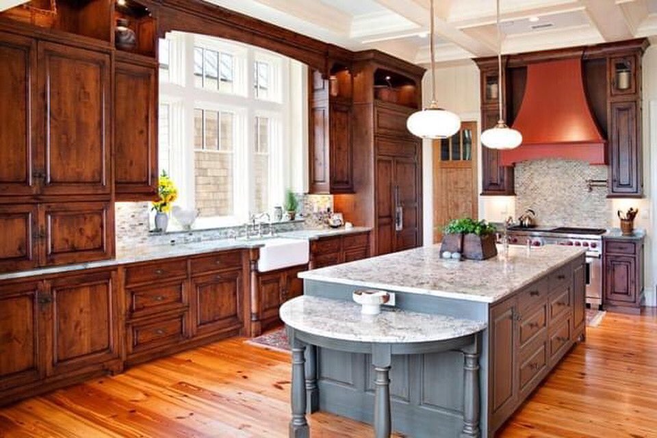 Dixieply's tweet photo. This kitchen has so much dimension and character. Wish we were sipping on a hot coffee here right now. ☕️ #GoodMorning
#NorthwestHardwoodsDistributor #DIXIEPLY #DIXIEPLYOfFlorida #Wholesale #BuildingMaterials #Distributor #PremierDistributor #Lumber #Construction #Wood #Knotty https://t.co/ImQrUZHRk3