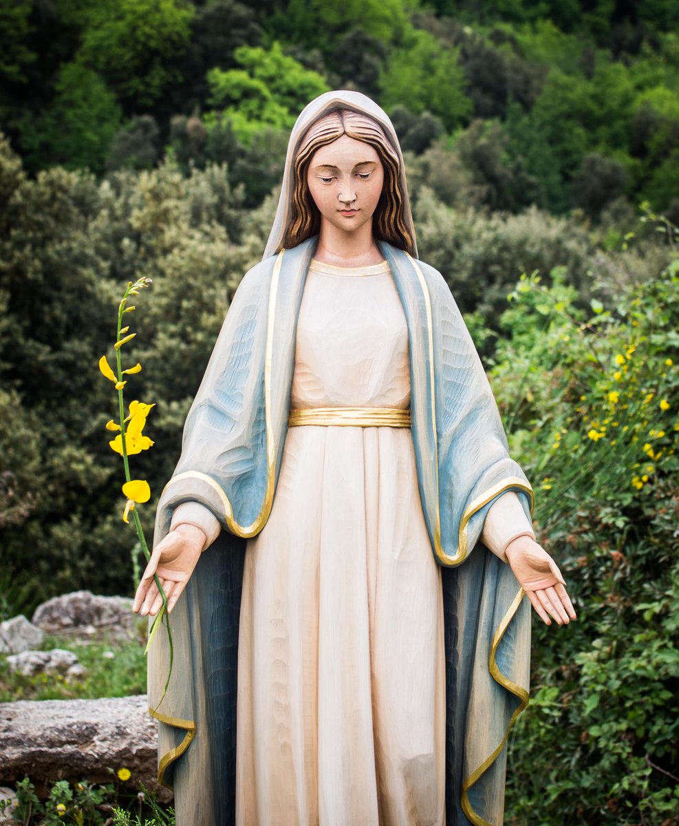 "If you ever feel distressed during your day, call upon our Lady, just say this simple prayer: 'Mary, Mother of Jesus, please be a mother to me now.' I must admit, this prayer has never failed me." - St. Mother Teresa
#Catholic #Virginmary