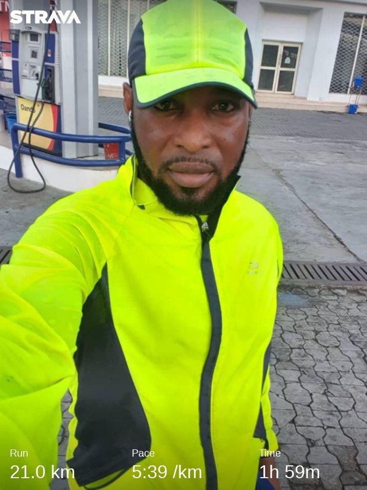 Samchidoka's tweet photo. Sub 2 hours 21kms this morning. Didn’t plan to run a half mary but changed my mind at 10kms and pushed on. #runningbishop #halfmarathon #breakingtwo https://t.co/I0KHJsDTWo