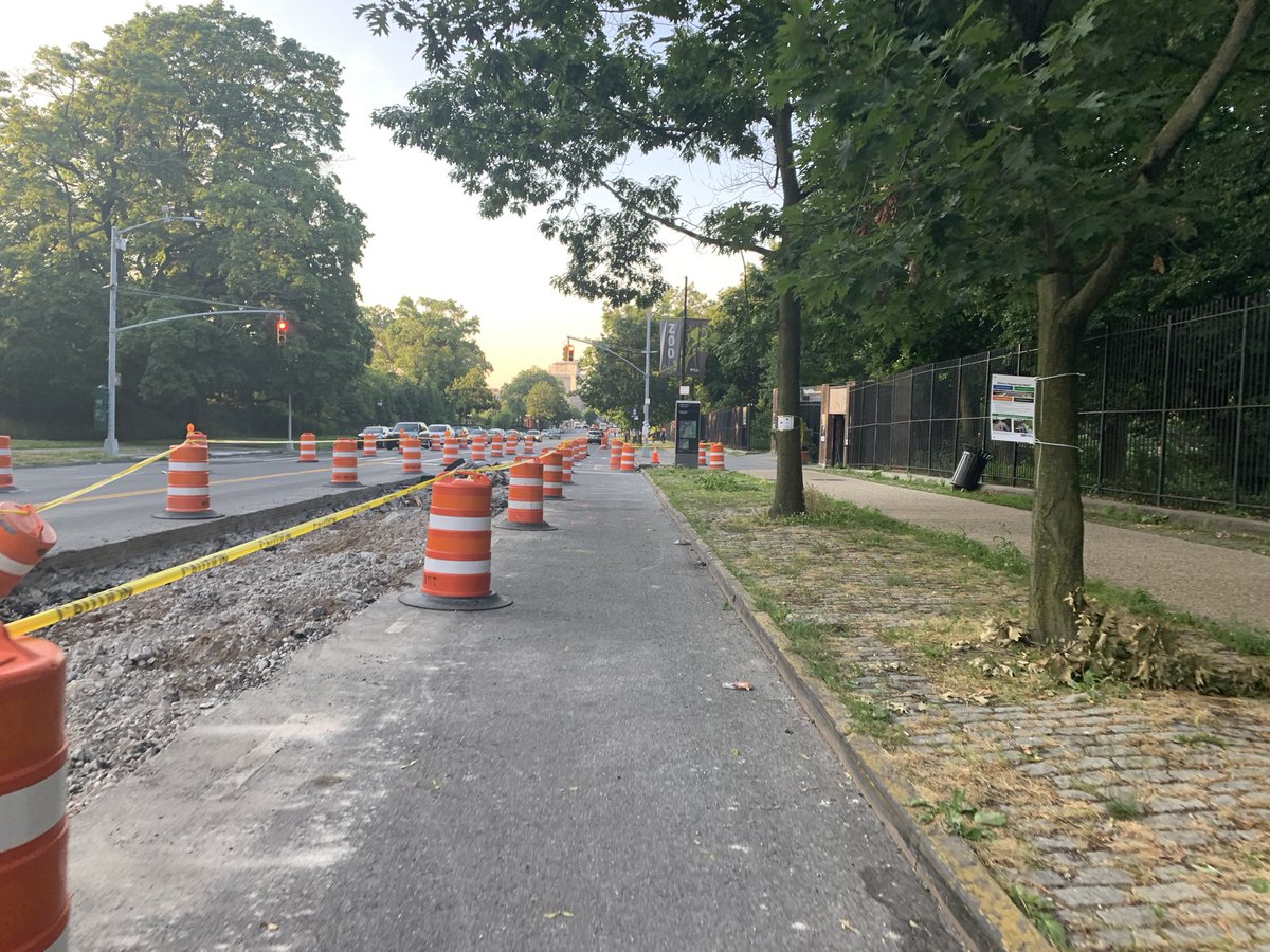 D00RZ0NE's tweet photo. #FixFlatbush #bikeNYC lane update: https://t.co/V62fTIZ2I5