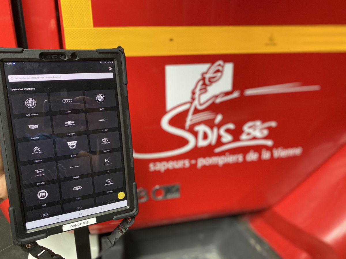AdrienGransagne's tweet photo. 📲 Depuis sa sortie par @EuroNCAP &amp; @ctif_org, l’accès à #EuroRescue est possible sur + de 80 tablettes #LEGO @SYSTEL_SA du @sdis86 👍! Amélioration permanente de la doctrine #SR mais aussi des outils d’aide à disposition des secours pour une meilleure réponse opérationnelle 🚒 https://t.co/YotFeZBiJa