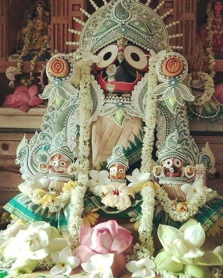 PoliRaha's tweet photo. May the chariots bring new zeal and happiness in our life.
#happyrathyatra2020 😊😊
#JaiJagannath 🙏🙏🌹🌹 https://t.co/gzafRGGNkd