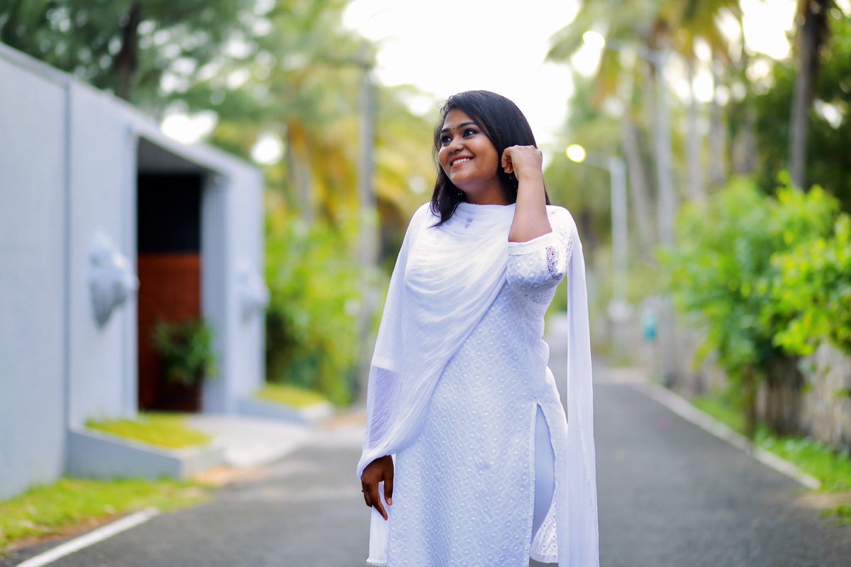 iamakalya's tweet photo. Beach hair dont care❤️❤️❤️ #adithyatv #Akalyavenkatesan #devaraatam #ratchasi #sangatamizhan #sunnetwork #neingasolungadude❤️ #tamilponnu❤ 
#beach #picoftheday #kadhal #happiness #white #beachlife #loveyourself https://t.co/DKJ66f9Z10