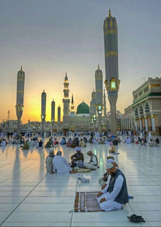 rawai3_adabiya's tweet photo. بالله قولي يا حليمةُ، ما جرى ... 
حين احتضنتِ محمدًا خير الورى

قولي بربِّك كيف نبضُك وقتها ... 
لما فؤادك والحبيبُ تجاورا؟
مما راقني https://t.co/994ULynTL6