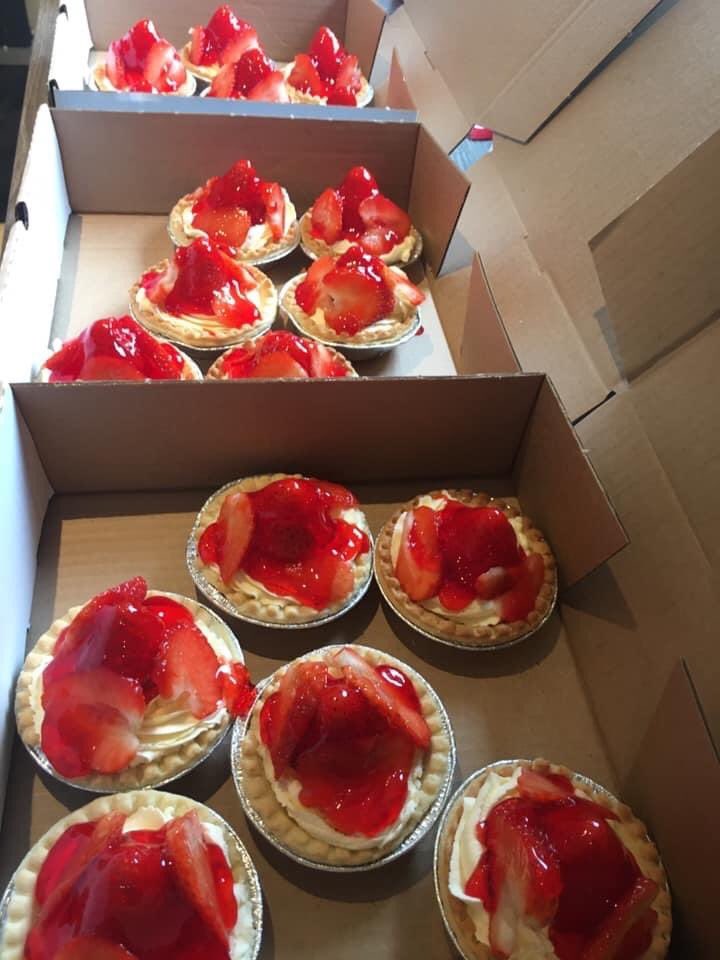 MeritoPub's tweet image. Spoons at Merito.
A special delivery this morning , complimentary Strawberry Tarts to the guys at Police Scotland’s Mounted Unit , a small thank you to our frontline workers , I’m sure like me you enjoy seeing the horses out on exercise in our local area .