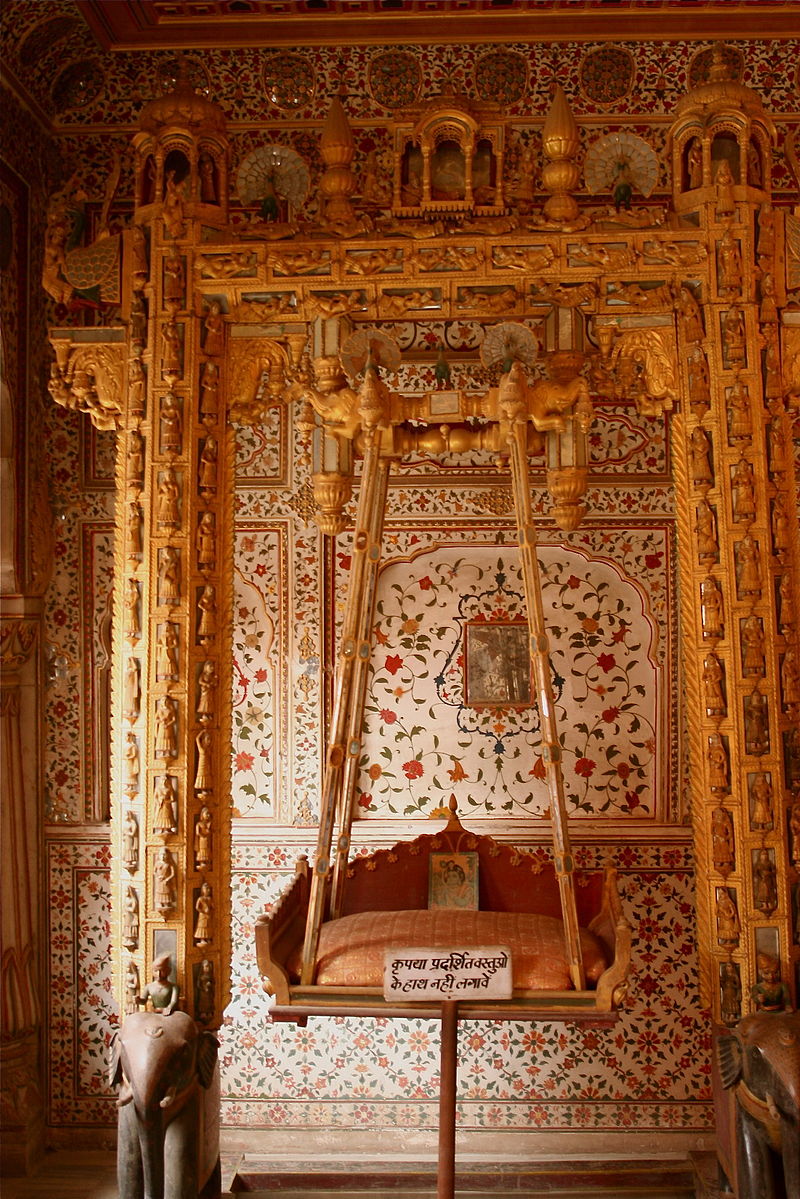 History_Mystery's tweet photo. Inside the rooms, interior walls are decorated with stucco work & glass inlay works.
📷1+2: Mirrors embedded in walls of #PhoolMahal.
📷3+4: Close-up & Wide view of Jhoola (Swing) inside phool mahal.
2/2
#HistoryEncyclopedia #PalaceOfIndia #Bikaner #JunagarhFort https://t.co/isMb4Pxfva