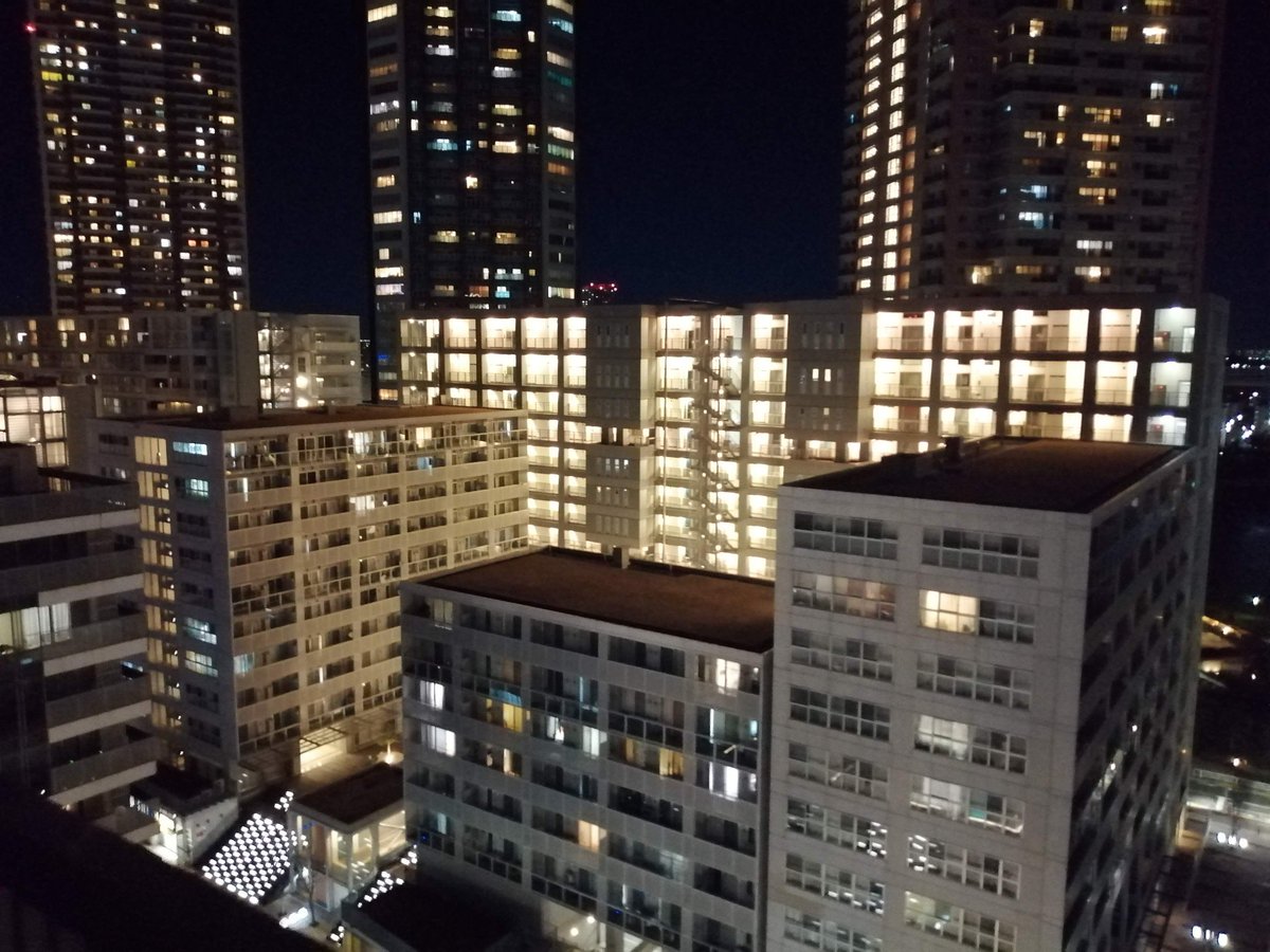 gyuho_danchi's tweet image. 東雲キャナルコートCODAN。知人に隈研吾棟に招いてもらい、中からツインコリダーと夜景。CODAN感。
#CODAN #danchi #東雲キャナルコートCODAN #ツインコリダー