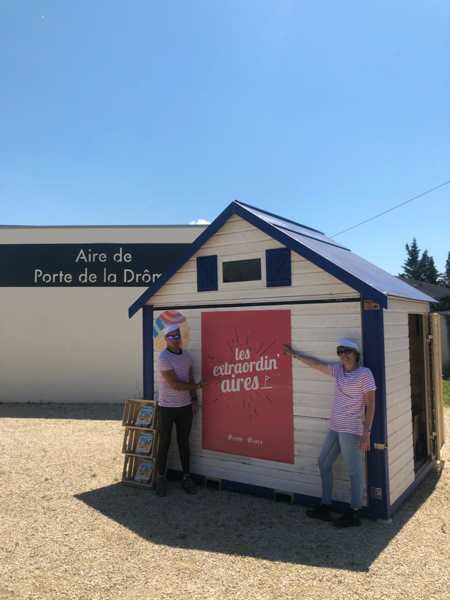 LassagneSandra's tweet photo. En direct des Extraordin'aires de Porte de la Drôme (A49). Nos équipes vous installent une scenarisaion estivale pour accompagner votre pause en musique et décor 😎 Bel été avec APRR &amp; AREA ! #pause #Aprr #vacances https://t.co/4LtivE8nfM