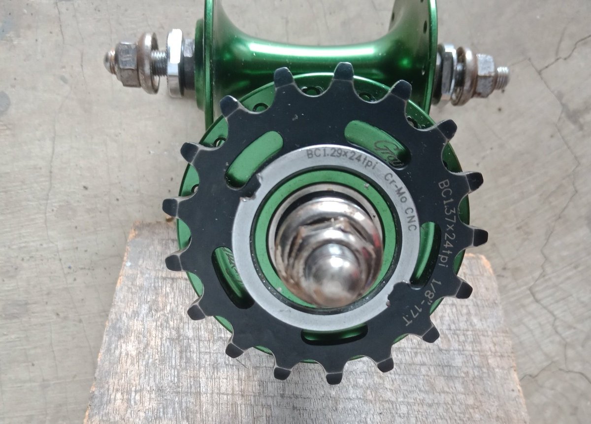 Xietrick's tweet photo. #wts Hub Fixie

Hub Grancompe 32H Sealed bearing 
Type Flipflop bisa untuk Fixie dan Freewheel drat
Sudah termasuk Cog 17t Eightinch + Cog crmo

Harga 1.2jt nego
Yang Minat bisa Wa 08112121617 

#fnfjb #rbjb #fix_fixedjb #fpjb #agjb @fix_fixed @AG_BIKES @fnfjb @trackcyclery https://t.co/RXn89ZtUKs