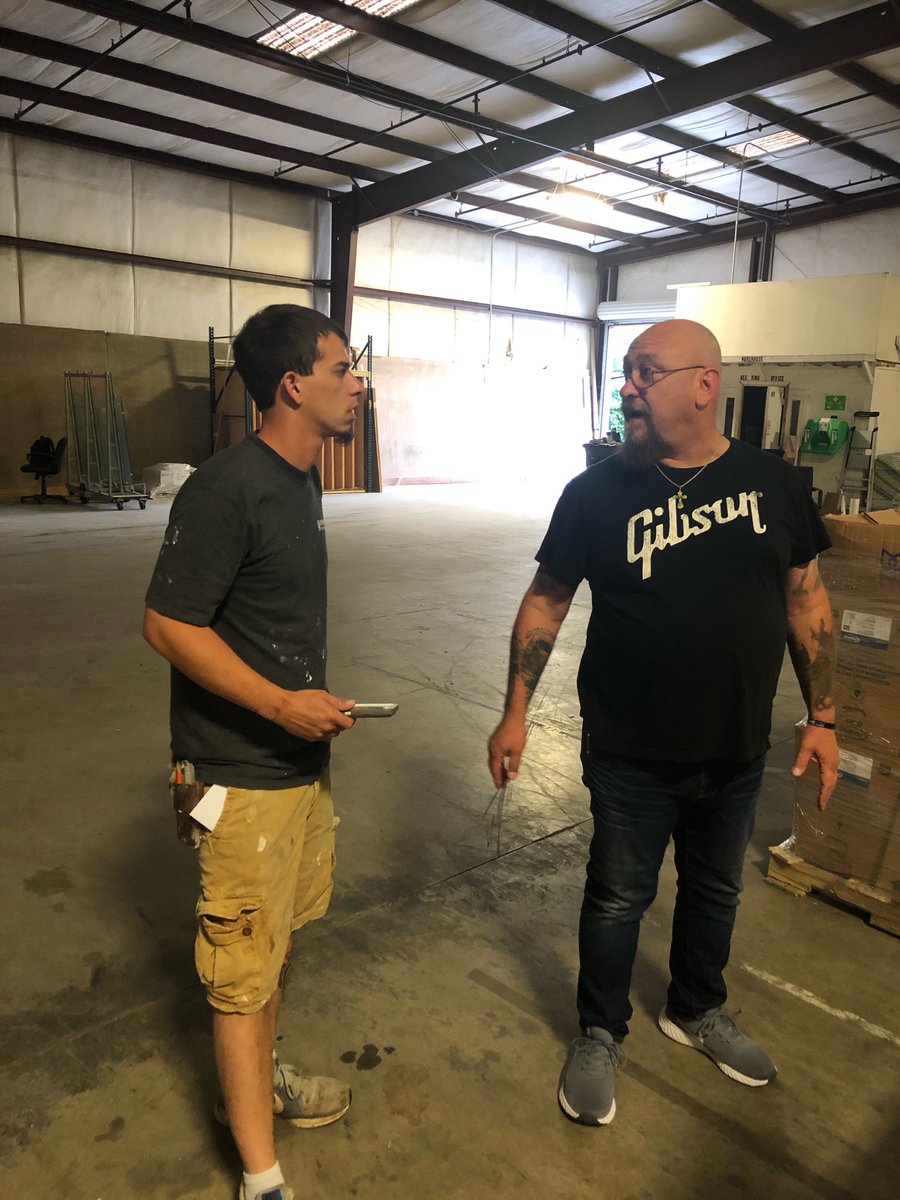 BowermasterMark's tweet photo. ASOM Scott Wilkerson appreciating installers Mike Wray in Atlanta! #installhappiness #romanoffreno https://t.co/XVY0iheUr5